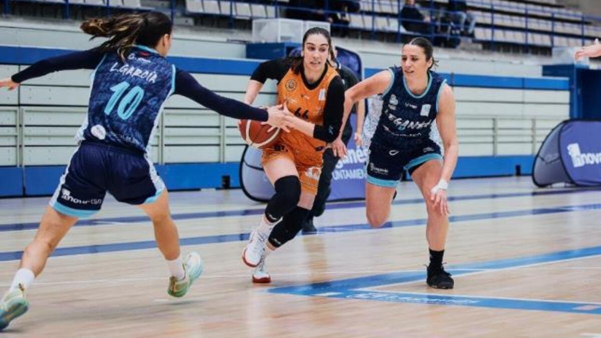 Carlota Menéndez llega a la Liga Femenina Endesa de baloncesto con Baxi Ferrol