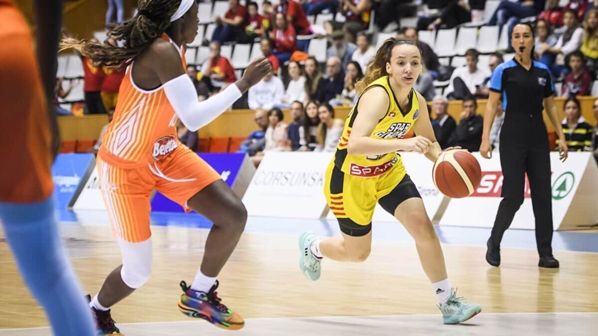Faustine Parra, jugadora del Uni Girona de baloncesto de Liga Femenina