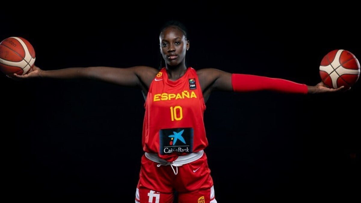 Awa Fam, jugadora de baloncesto de Valencia Basket de la Liga Femenina Endesa