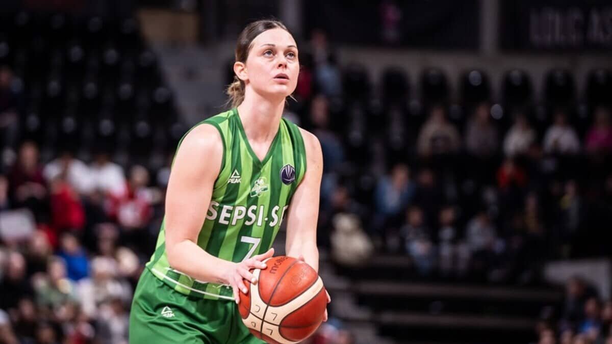 Borislava Hristova, jugadora de baloncesto del Uni Girona de liga Femenina Endesa