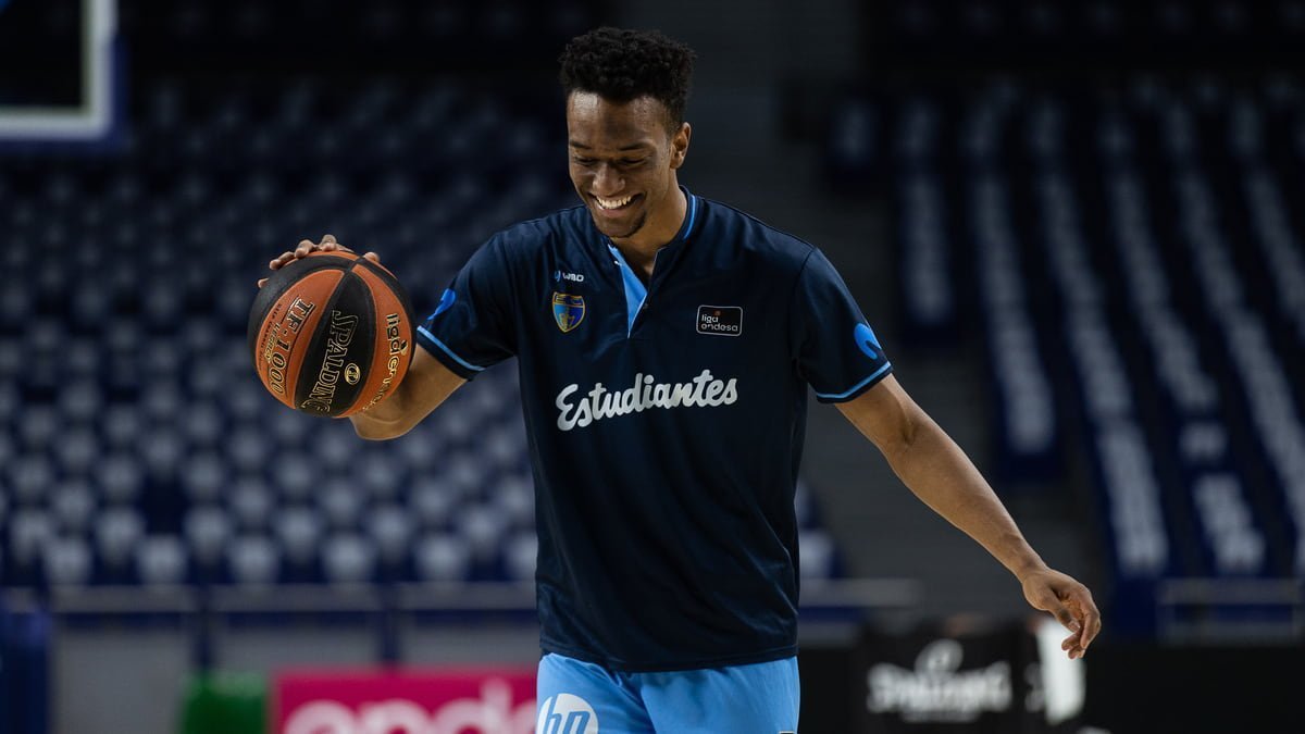 Adams Sola, jugador de baloncesto del Movistar Estudiantes de Primera FEB