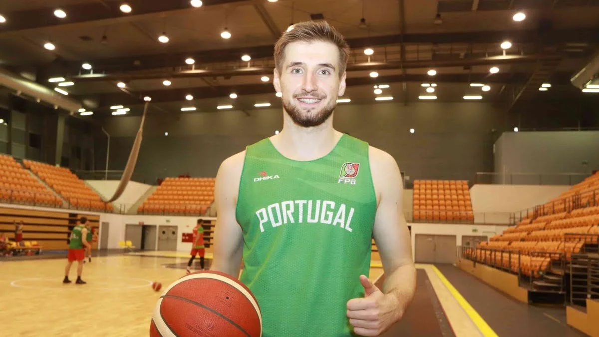 Vladyslav Voytso seguirá en Primera FEB en Cantabria