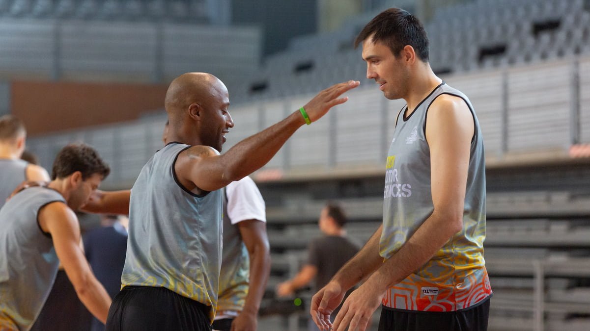 Kenny Hasbrouck y Pierre Oriola. jugadores de baloncesto de Hiopos Lleida