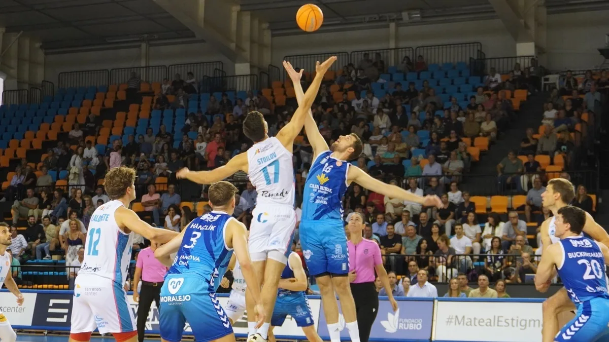 Figueras y Arteaga dan la victoria a Menorca frente al CB Zamora (76-69)