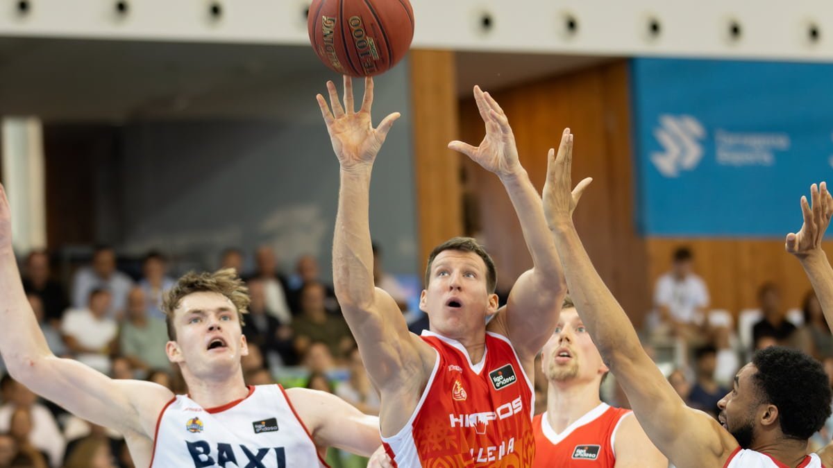 Luka Bozic y Steinbergs, jugadores de baloncesto de Hiopos Lleida y BAXI Manresa, respectivamente, Liga Endesa