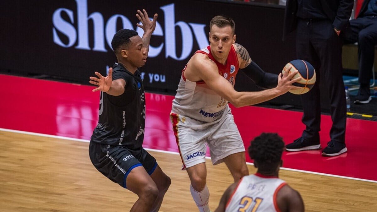 Roberts Stumbris Jugador de san pablo burgos de primera feb