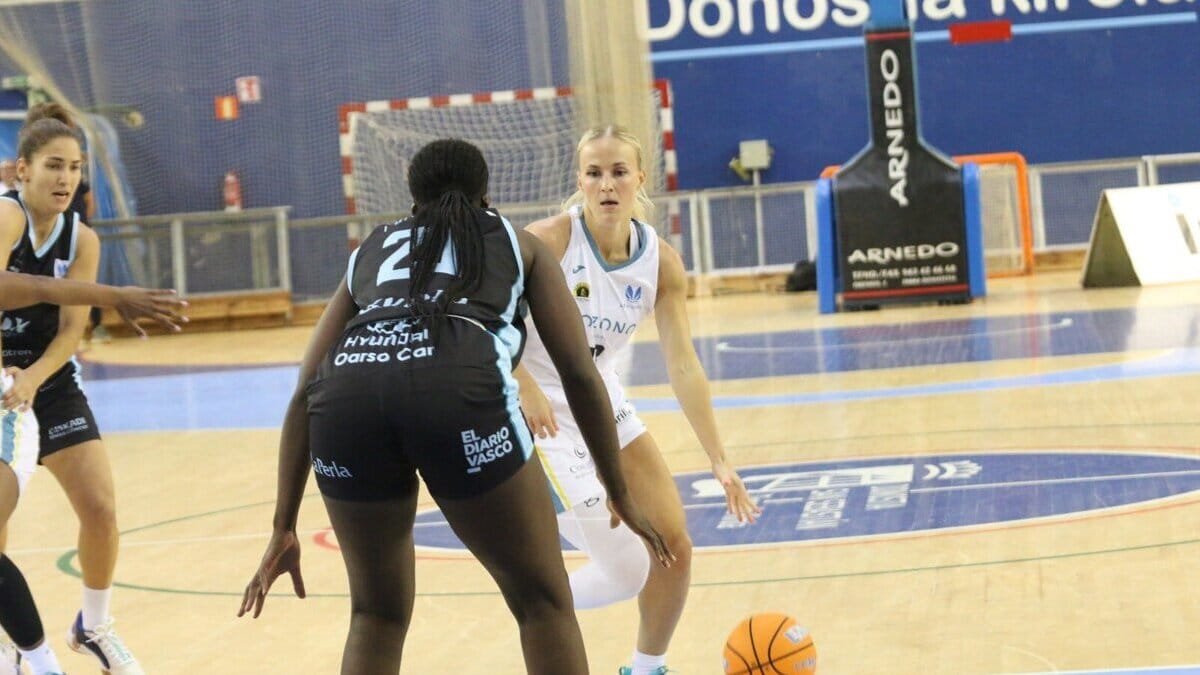 Holesinska en el IDK - Jairis de LF Endesa de baloncesto