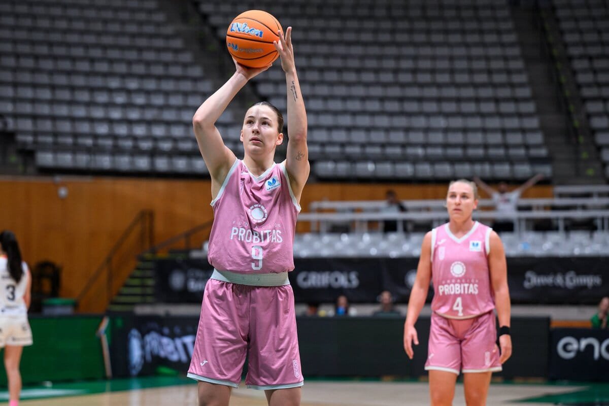 Joventut Badalona - Ensino Lugo, en un tiro libre de Vennema