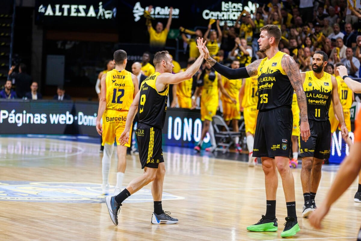 El Tenerife sale vencedor del derbi canario de la jornada