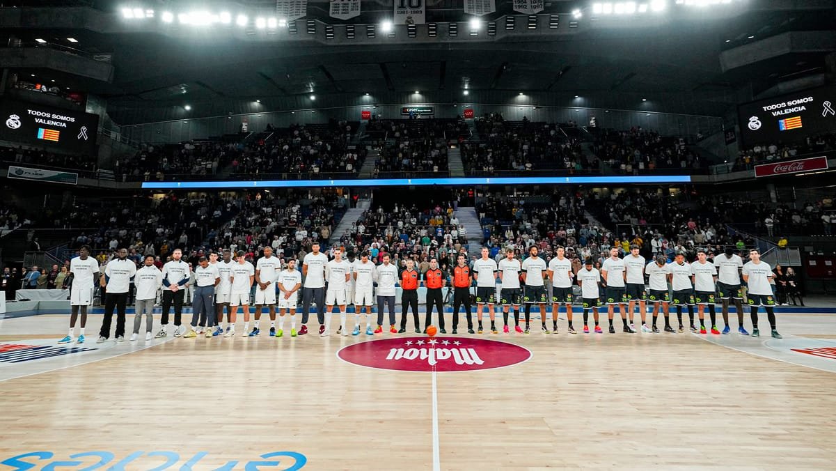 Minuto de silencio en el Real Madrid Dreamland Gran canaria de Liga Endesa