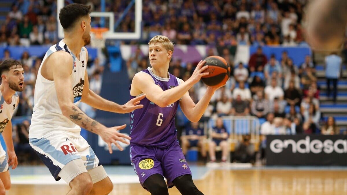Keye Van der Vuurst, jugador de baloncesto de Hiopos Lleida, Liga Endesa.