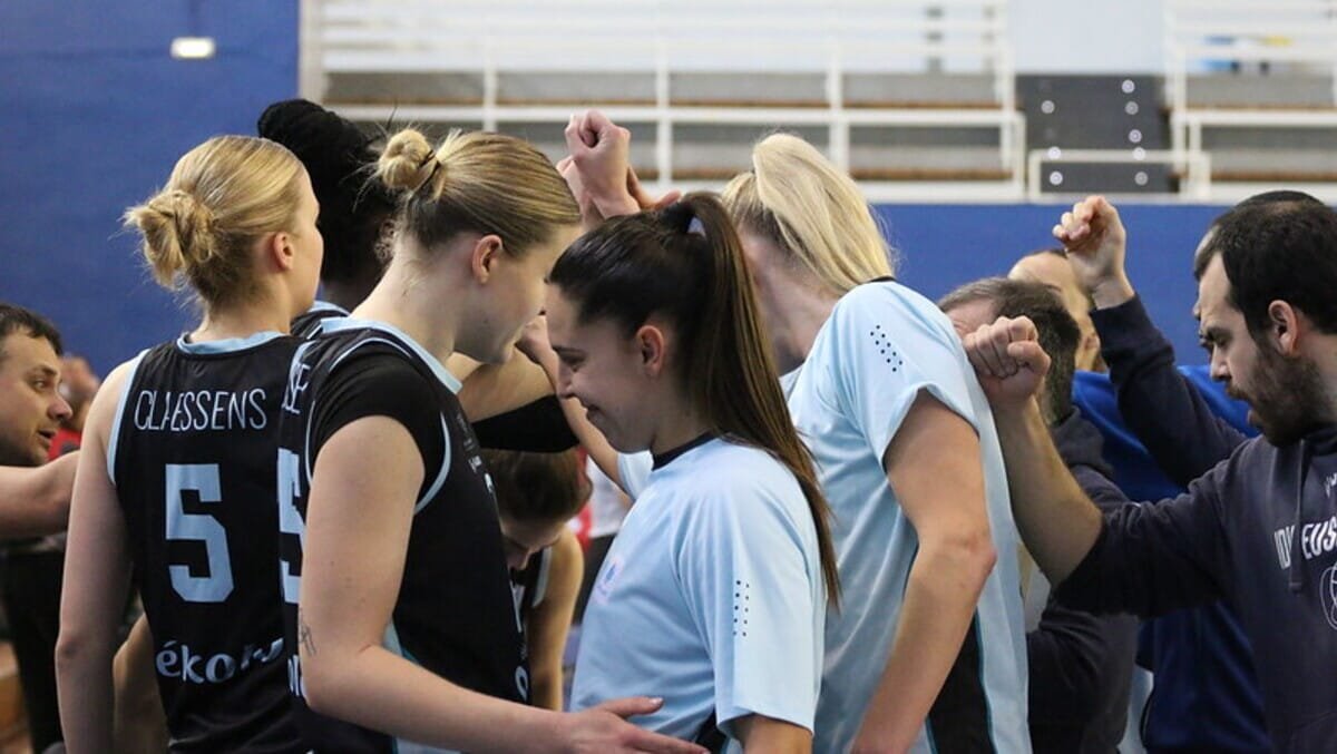 IDK Euskotren consigue una importantísima victoria ante Spar Gran Canaria (67-52)