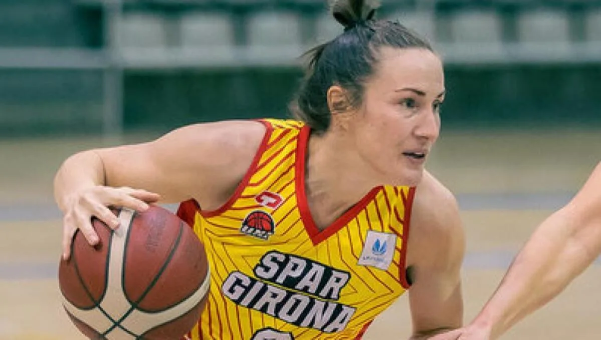 Frida Eldebrink refuerza la línea exterior del Hozono Global Jairis