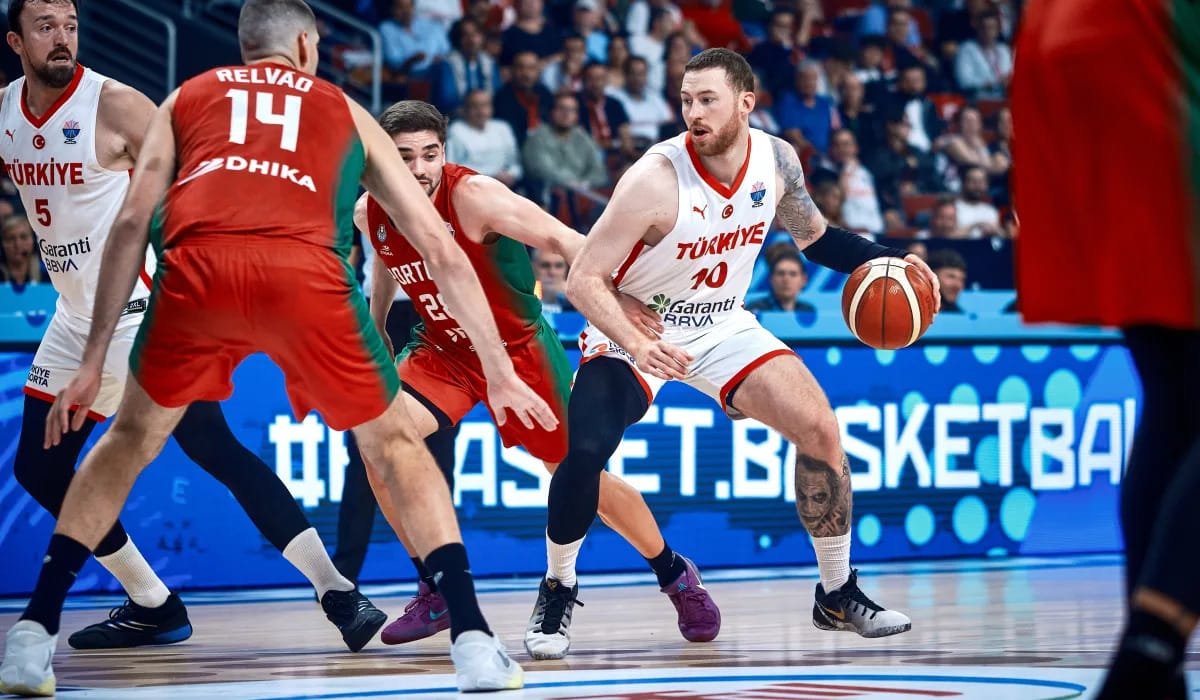 Turquía somete a una pobre Portugal para seguir invicta (95-54)