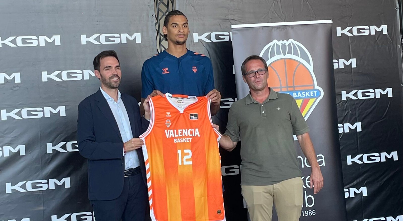 Neal Sako: «Estoy muy contento con la forma de jugar del equipo»