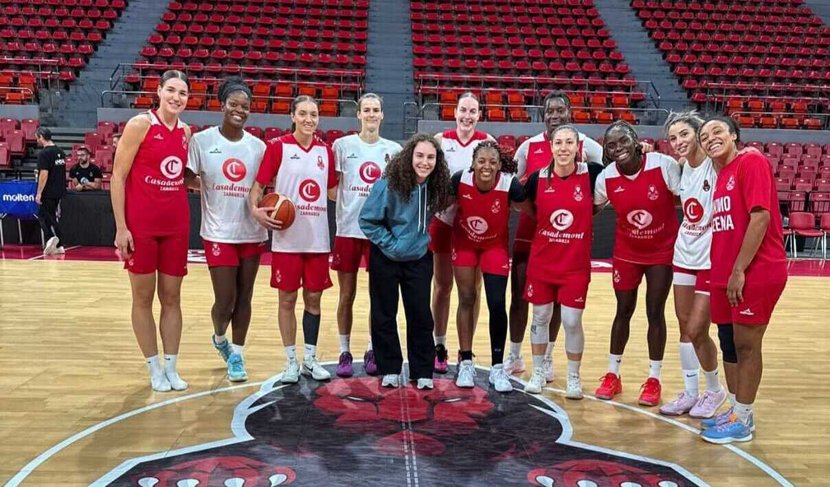 El equipo de Casademont Zaragoza al completo tras la llegada de Carla Leite