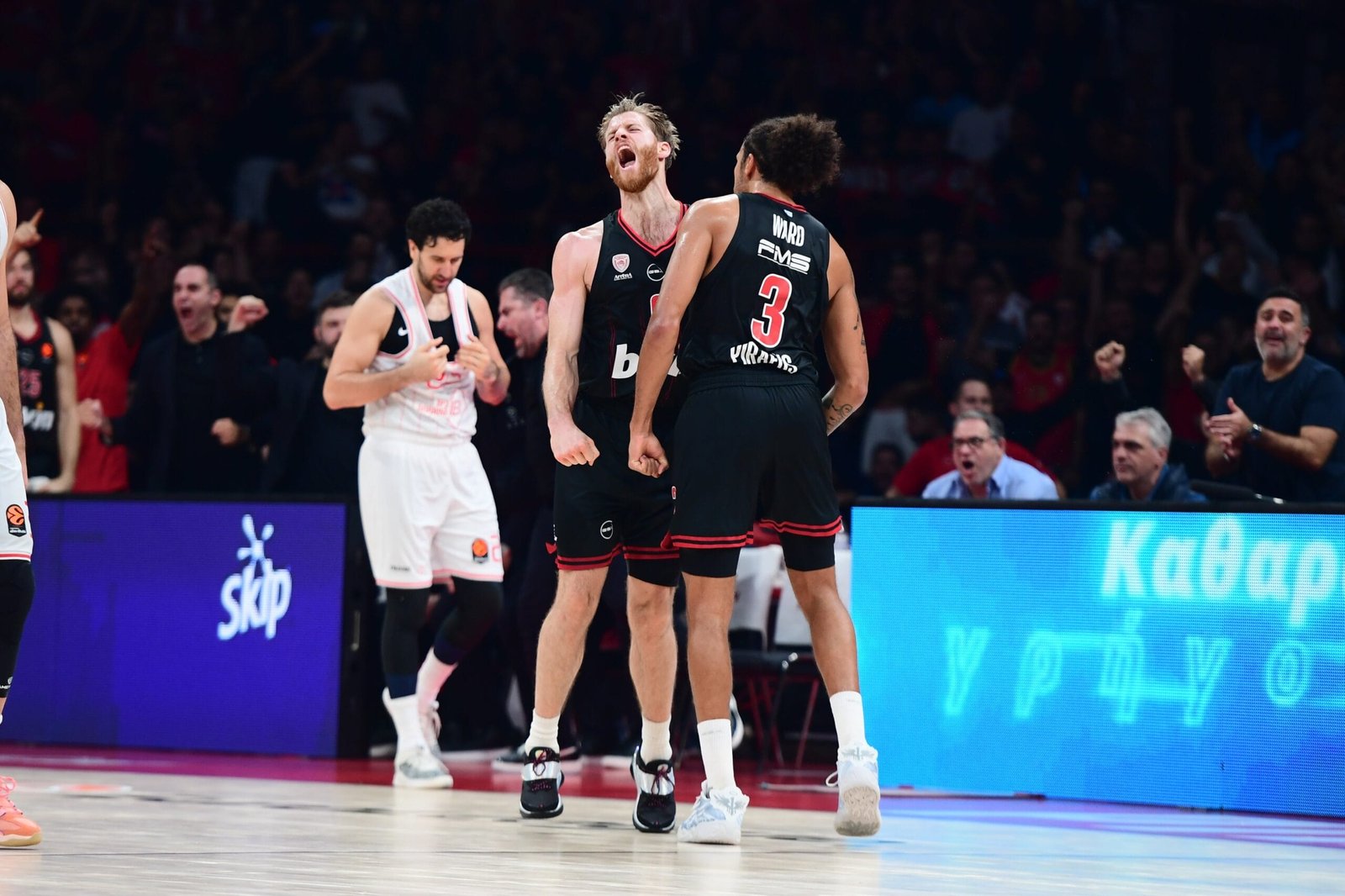 Olympiacos Piraeus reacciona a tiempo ante Hapoel (62-58)