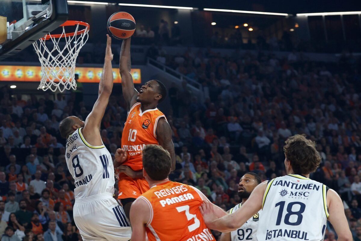 Valencia Basket se divierte a costa del vigente campeón (94-79)