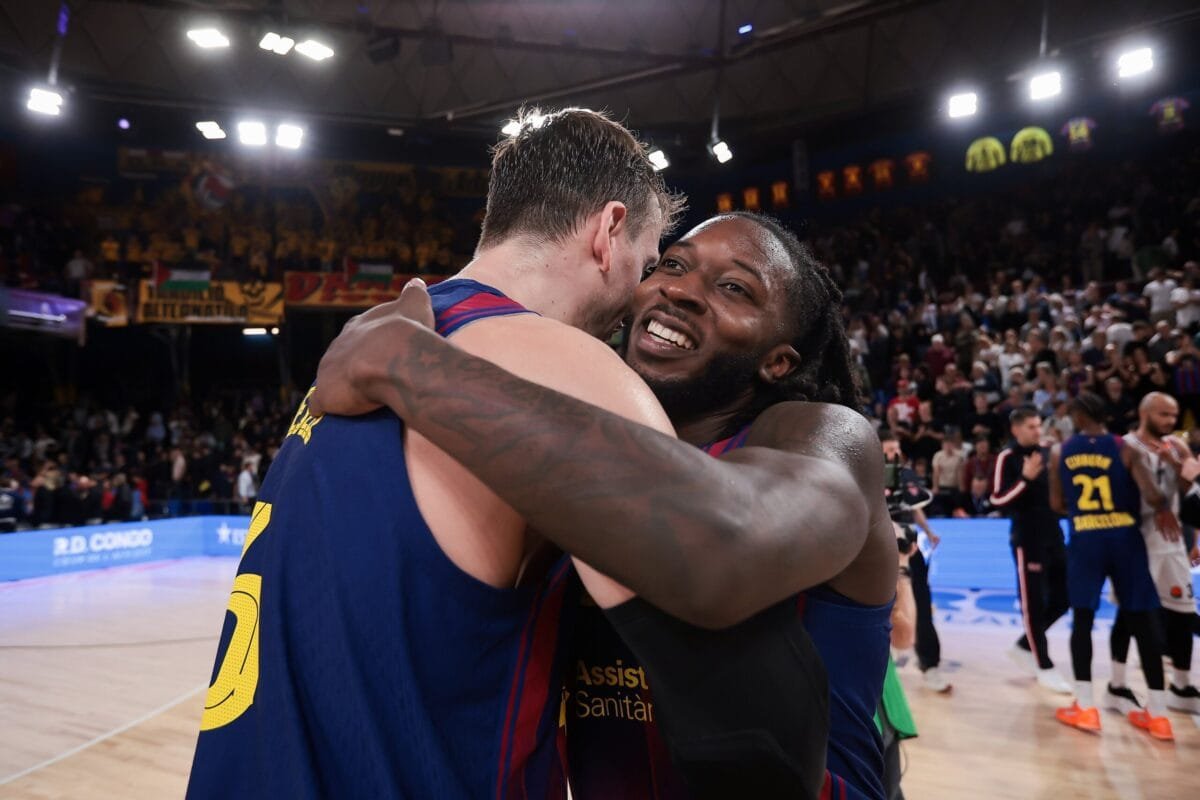 El Barça sonríe tras sufrir en el Palau (74-72)