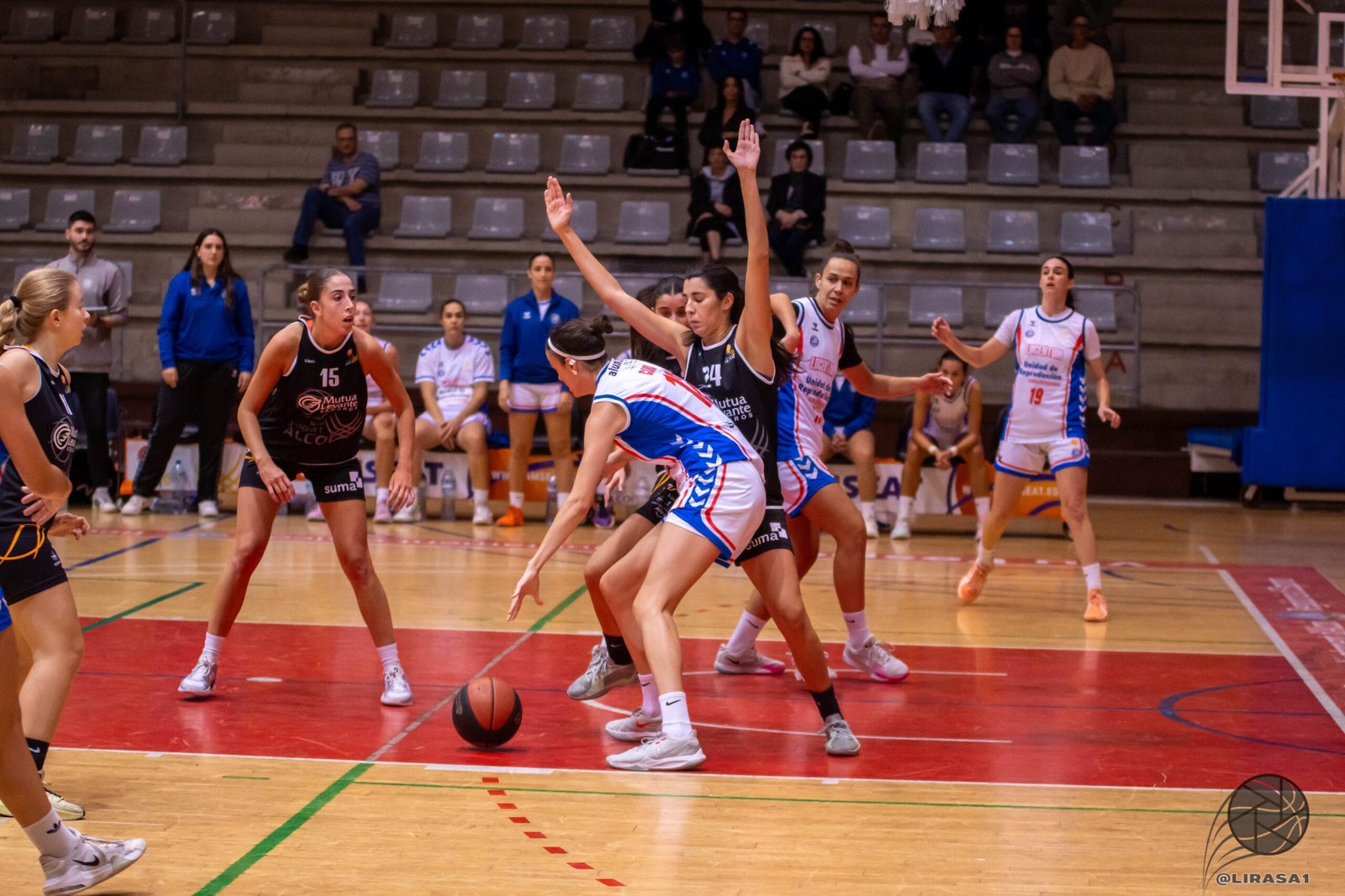 El Lucentum femenino impone su ley en Alcoi