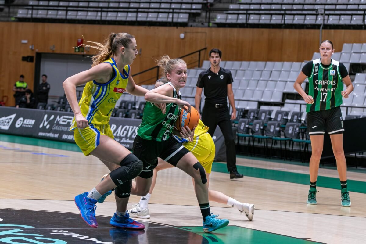 Galería – La Penya sigue mostrando buenas sensaciones en el Olímpic