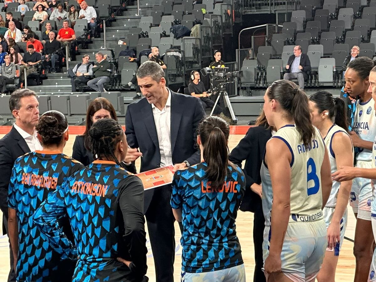 Valencia Basket vence de forma cómoda a Olympiacos y asegura la segunda plaza (99-57)