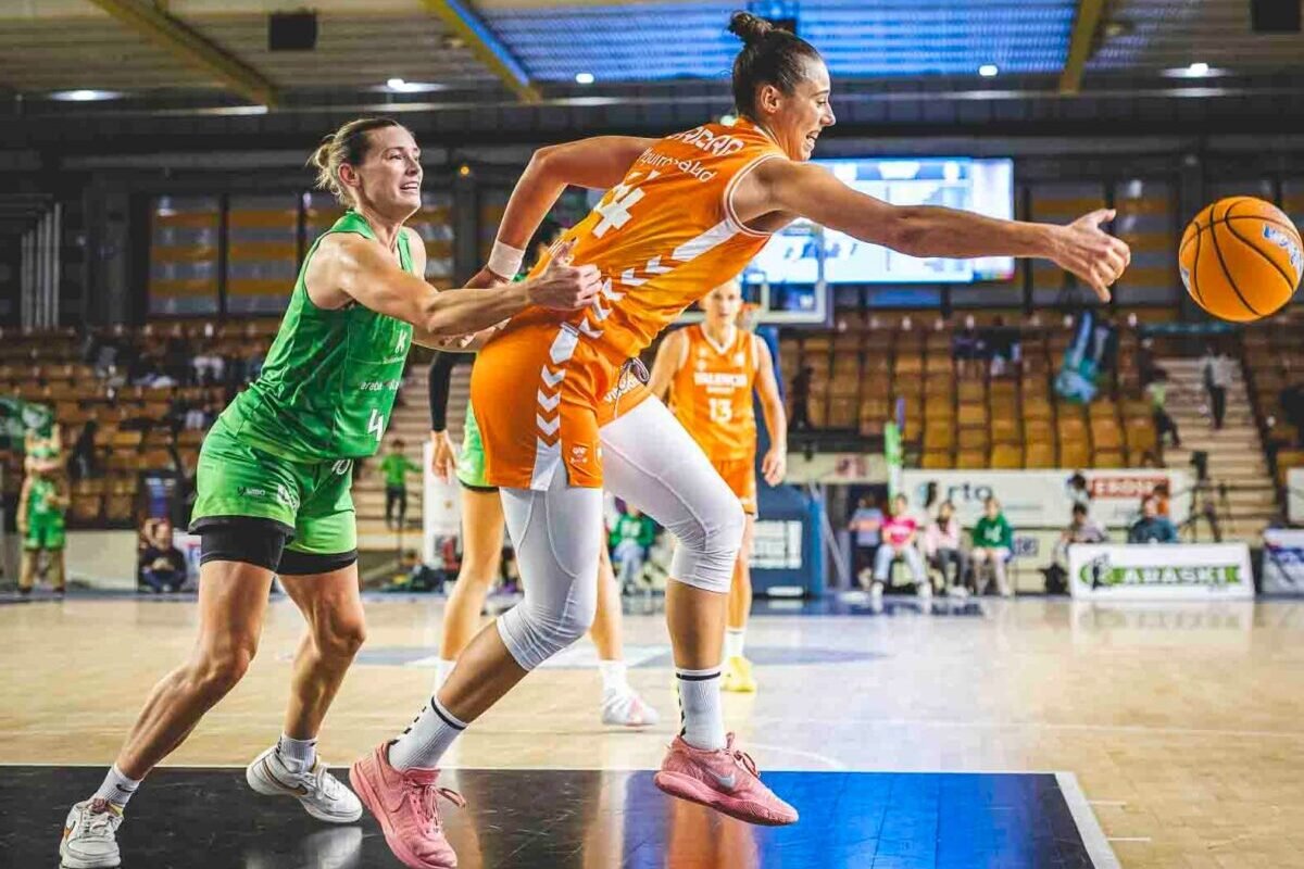 Raquel Carrera un mes en el dique seco con Valencia Basket