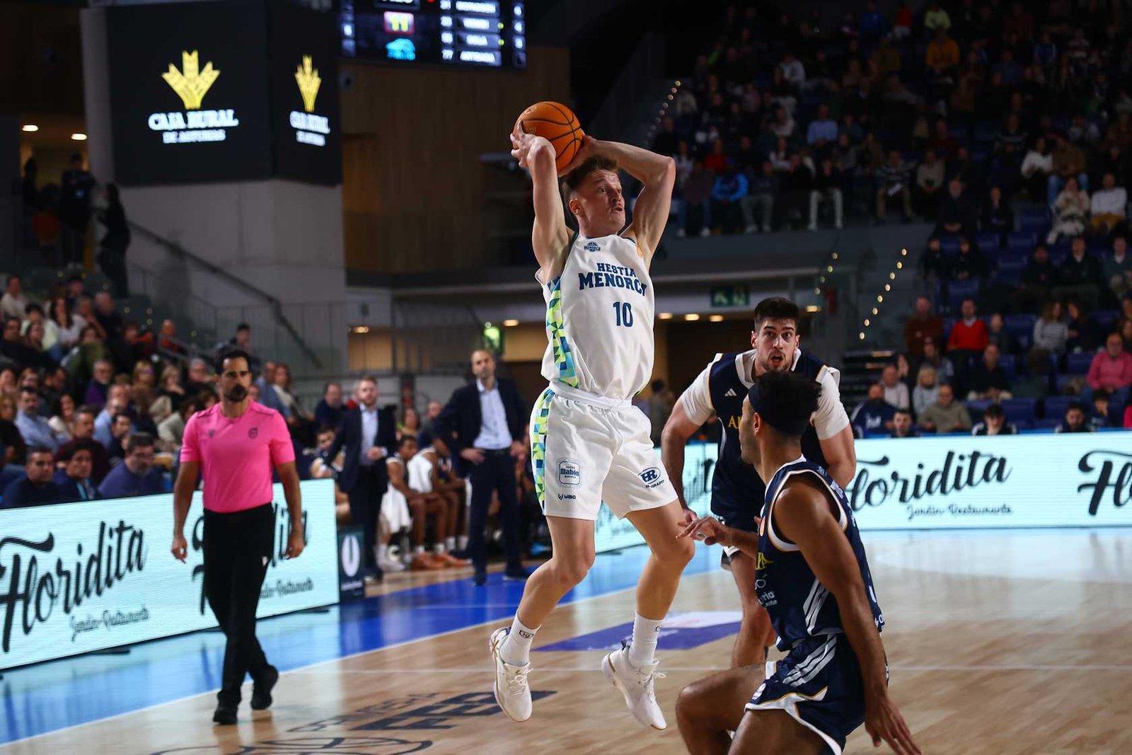 Menorca recupera sensaciones en Oviedo (67-75)