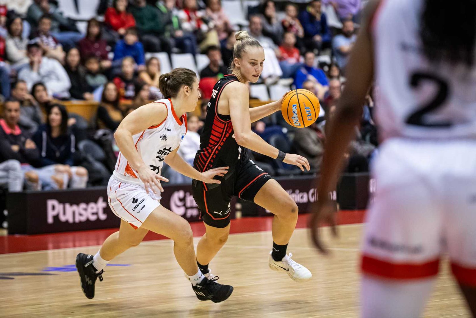 SPAR Uni Girona continúa líder de la LF Endesa (87-65)