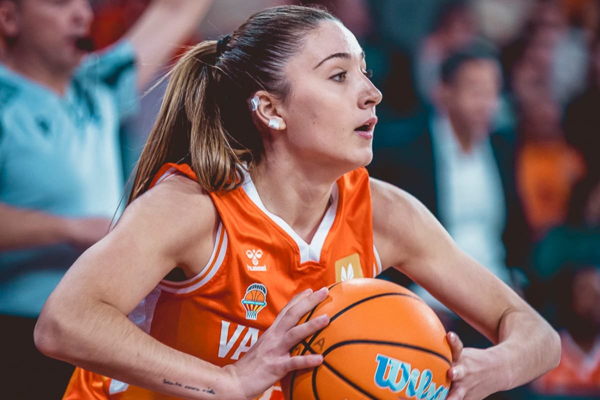Marta Llompart debuta en el primer equipo de Valencia Basket