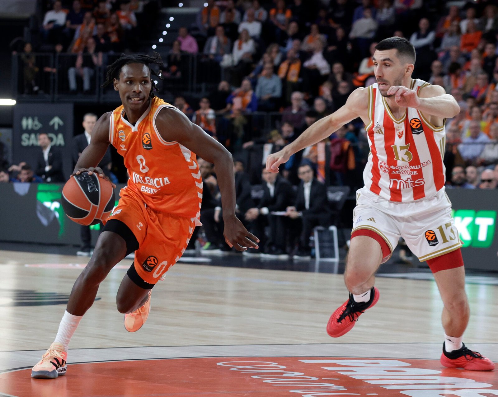 Valencia Basket tumba al Estrella Roja en un final ajustado (76-73)