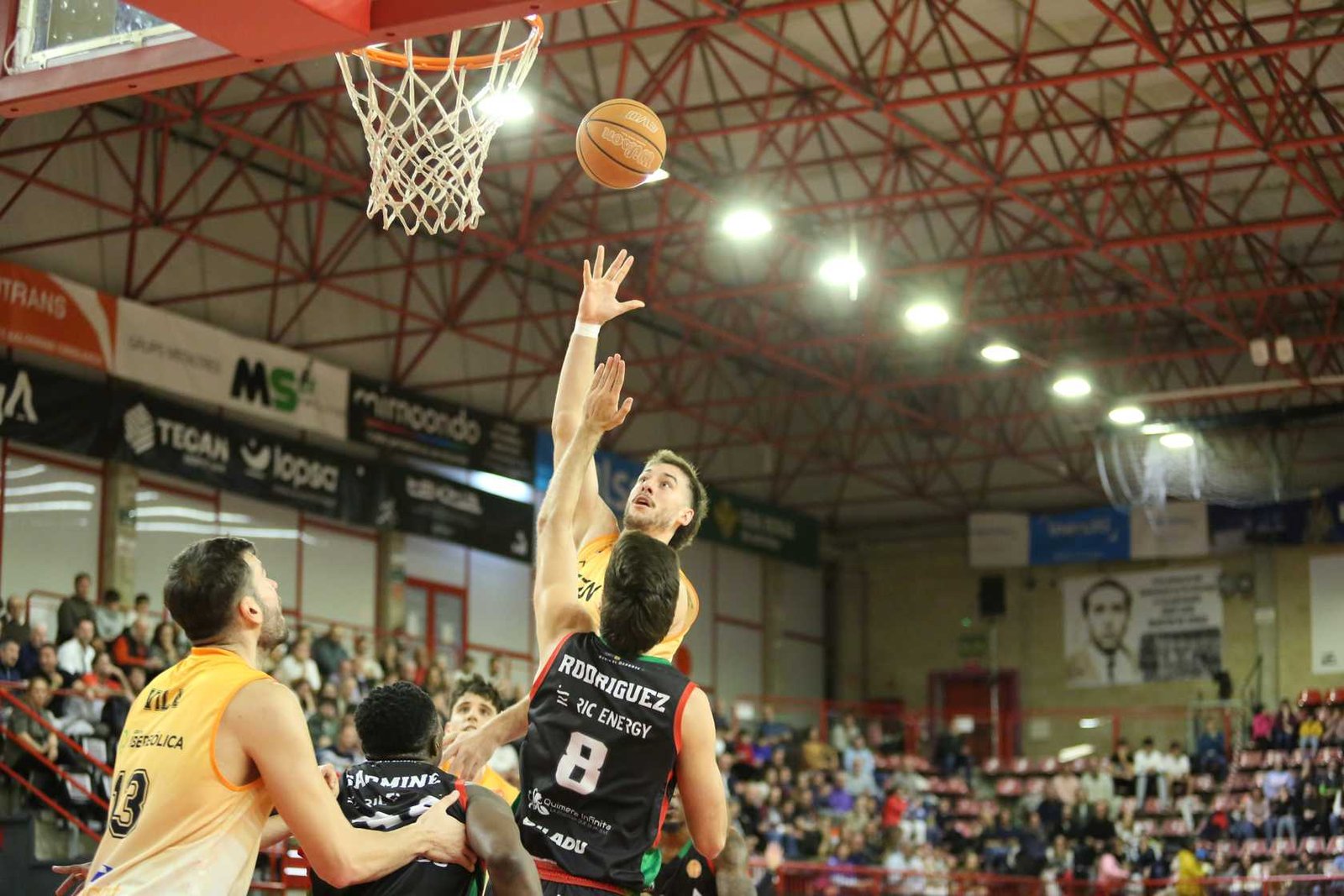 Grupo Ureta Tizona Burgos se lleva el duelo en su visita a Torrelavega (84-91)