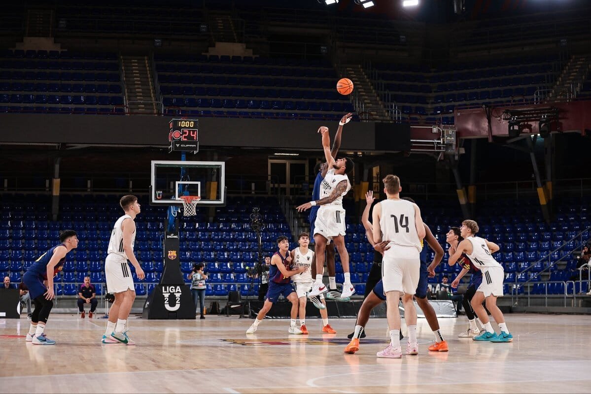 La Liga U vive el primer clásico de su historia