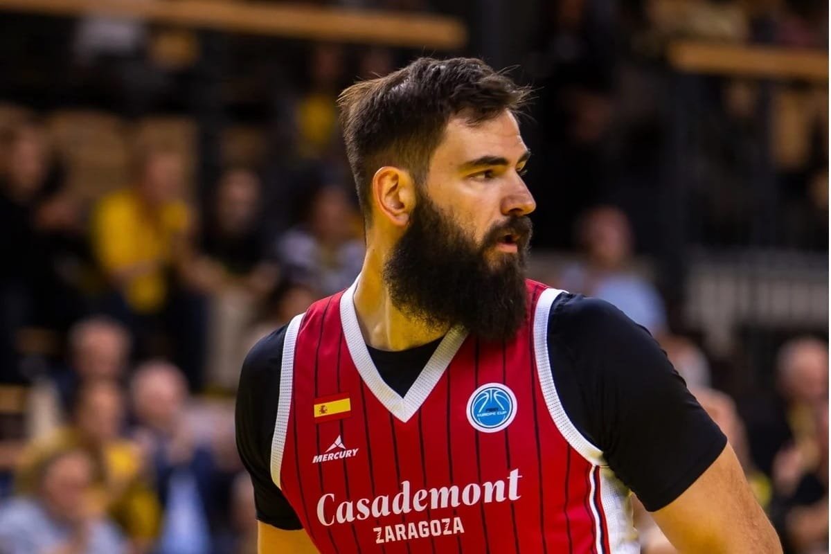 Casademont asienta el liderato con un tercer cuarto mágico (74-90)