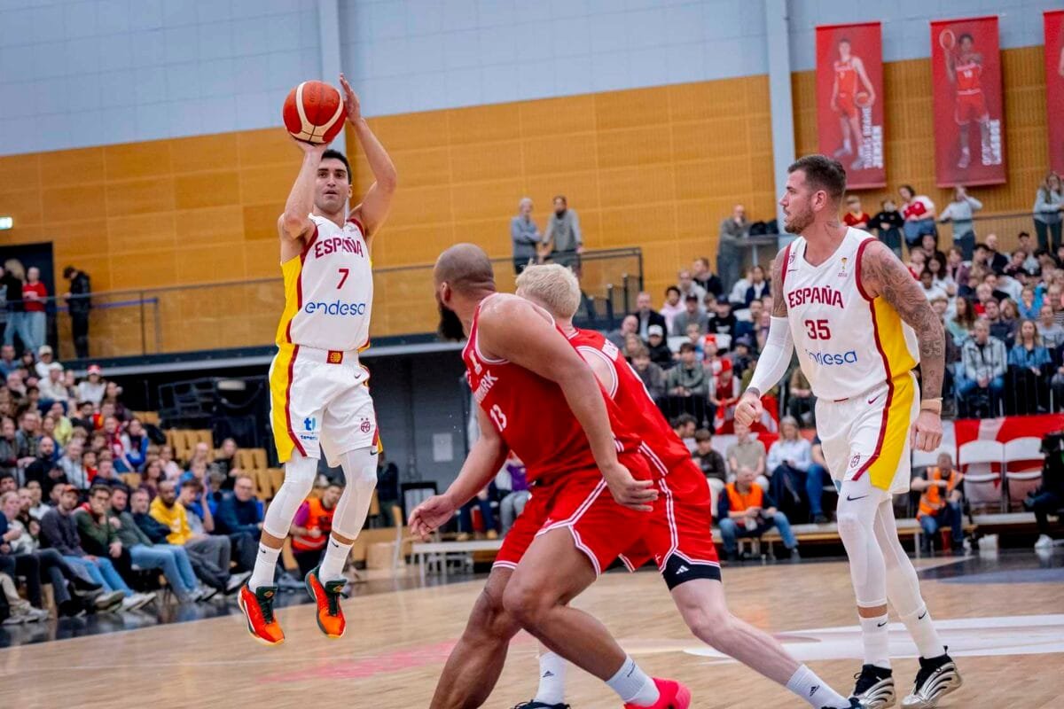 Chus Mateo estrena su cargo de seleccionador con victoria (64-74)