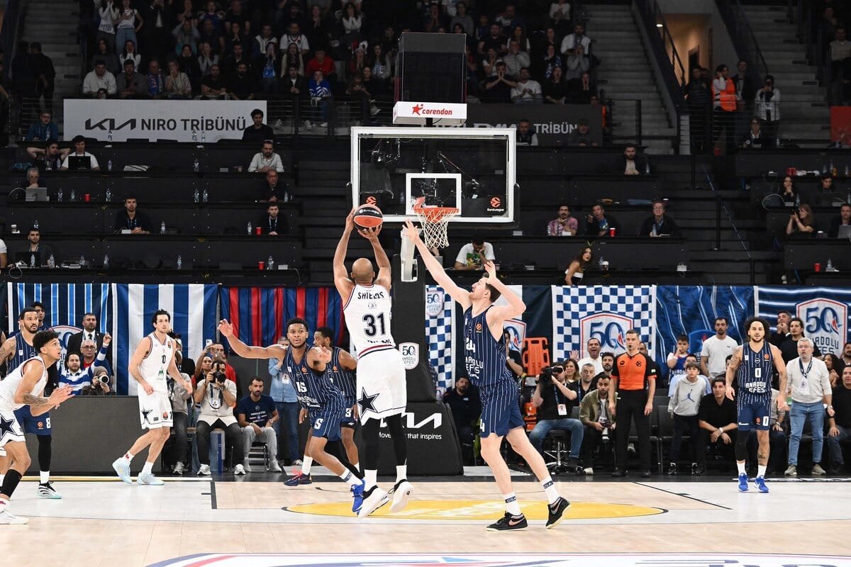 Milán sobrevive al infierno turco ante Efes (93-97)