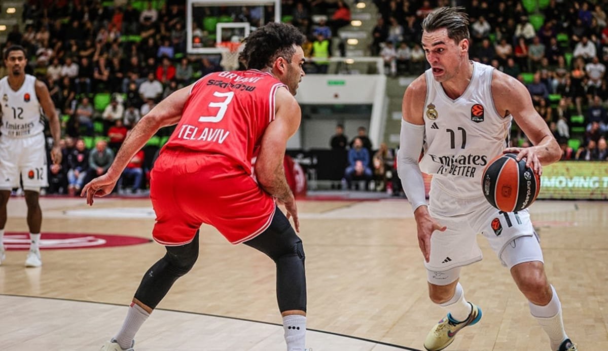 El Real Madrid gana al líder a pesar del susto de Hezonja (74-75)