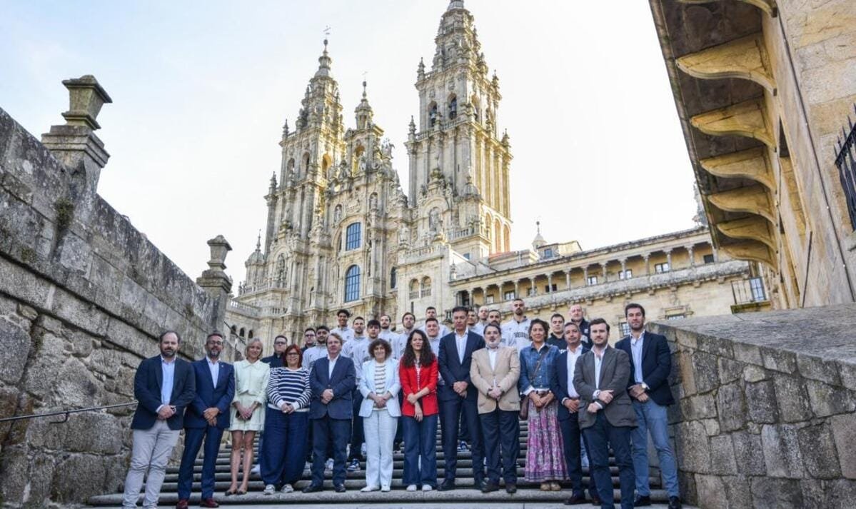 Obradoiro presente una camiseta con aire a historia