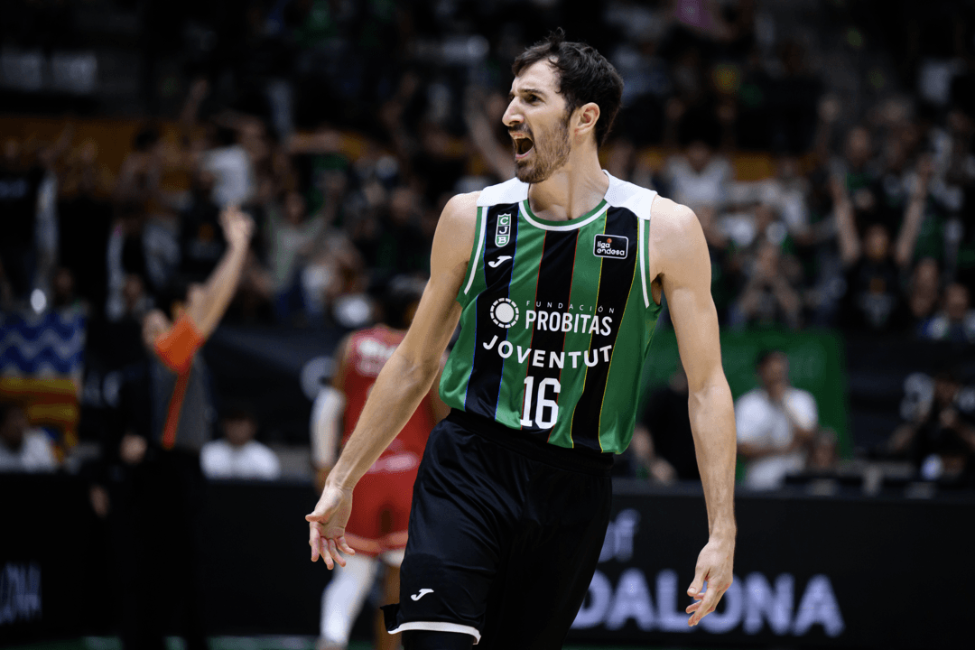 La Penya tiñe de verdinegro el derbi ante el Hiopos Lleida (82-68)