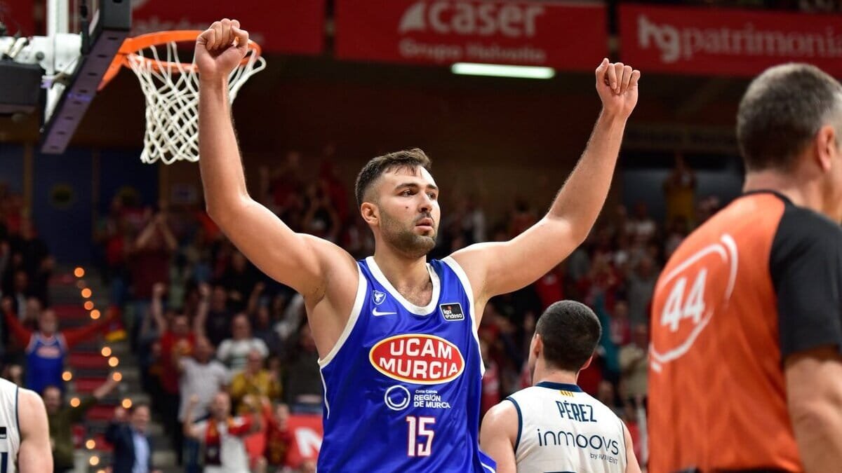 UCAM Murcia impone su ritmo ante un Manresa sin respuesta