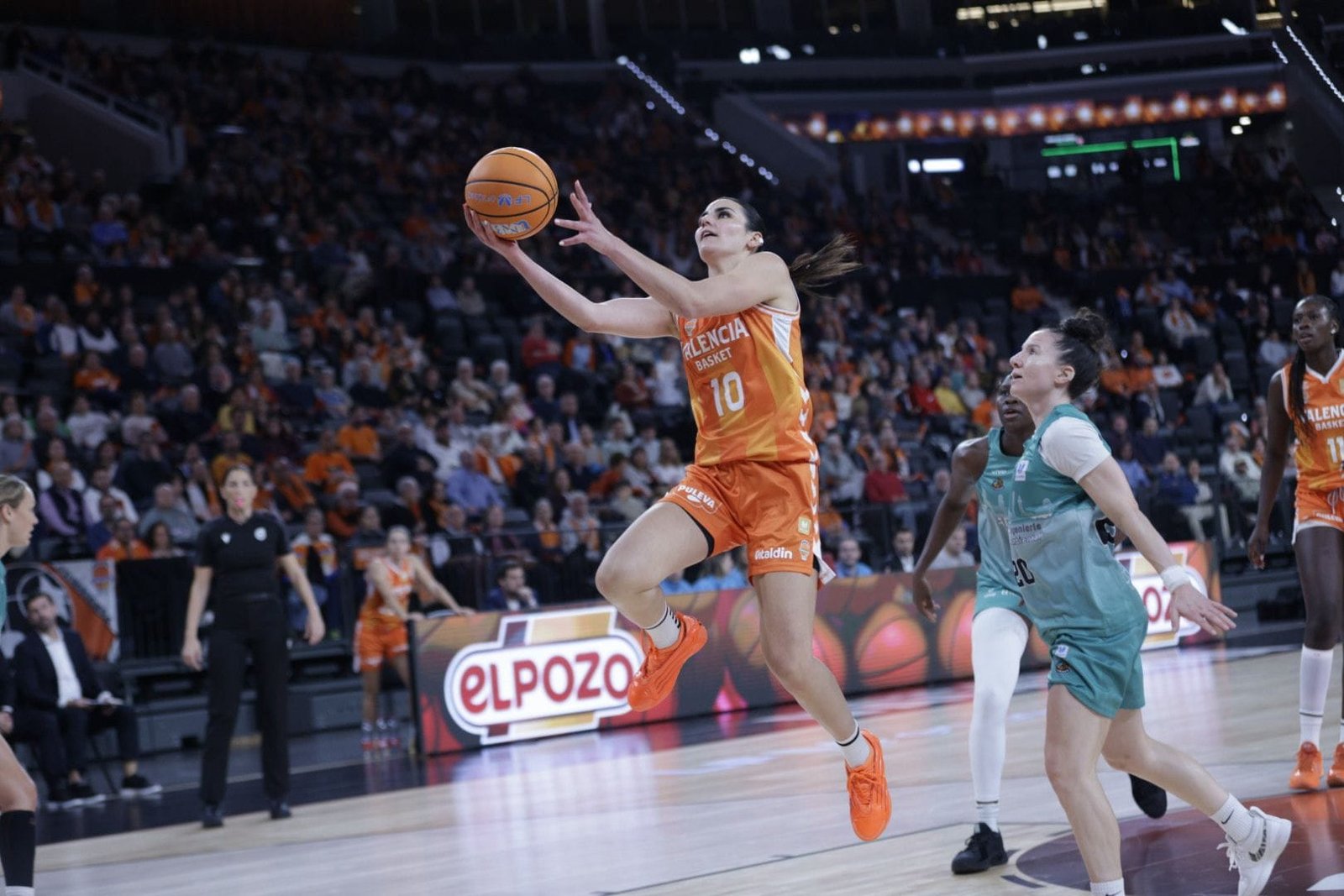 Valencia Basket remonta en el último cuarto y suma su séptima victoria seguida