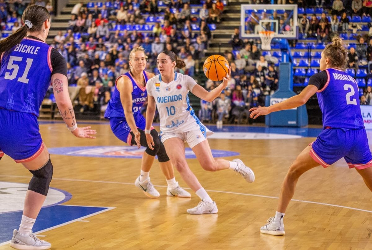 Perfumerías Avenida afianza su liderato del Grupo G (79-48)