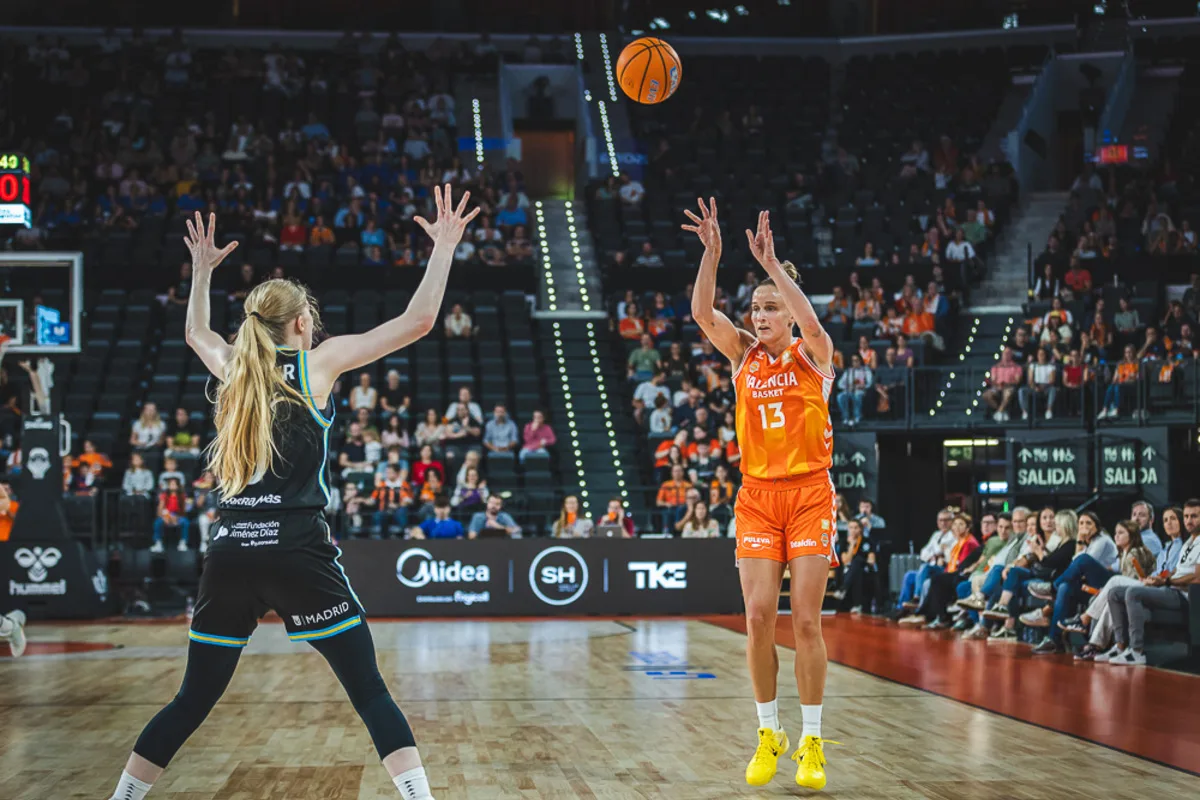 Galería – Valencia Basket, el Roig Arena disfruta con sus chicas