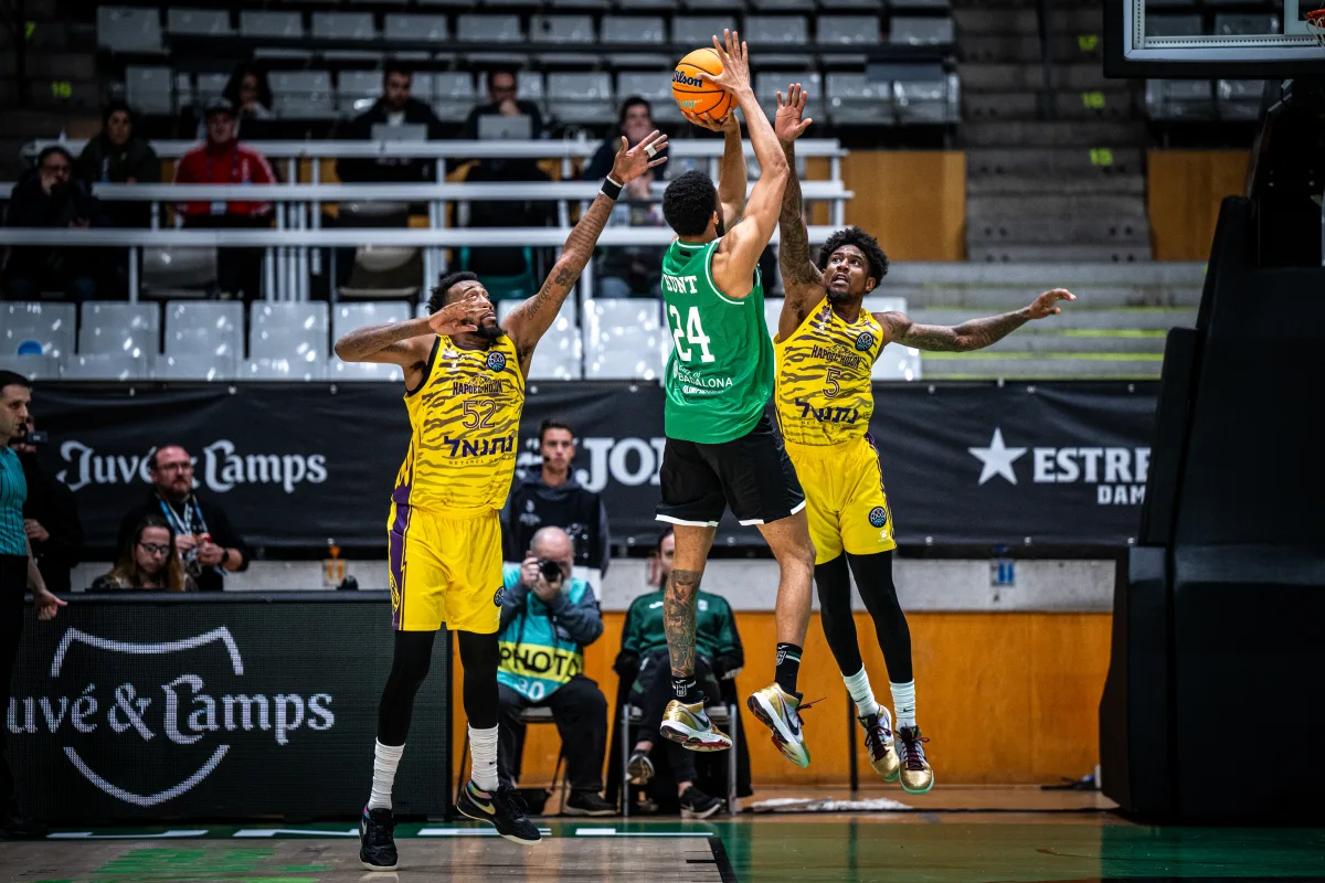 Hunt da la victoria a la Penya sobre la bocina (97-95)