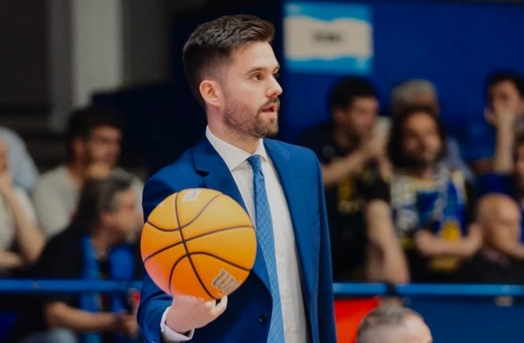 5×13 | Iago Castro – Campo Atrás Media | Entrenador de básquet joven aunque sobradamente preparado