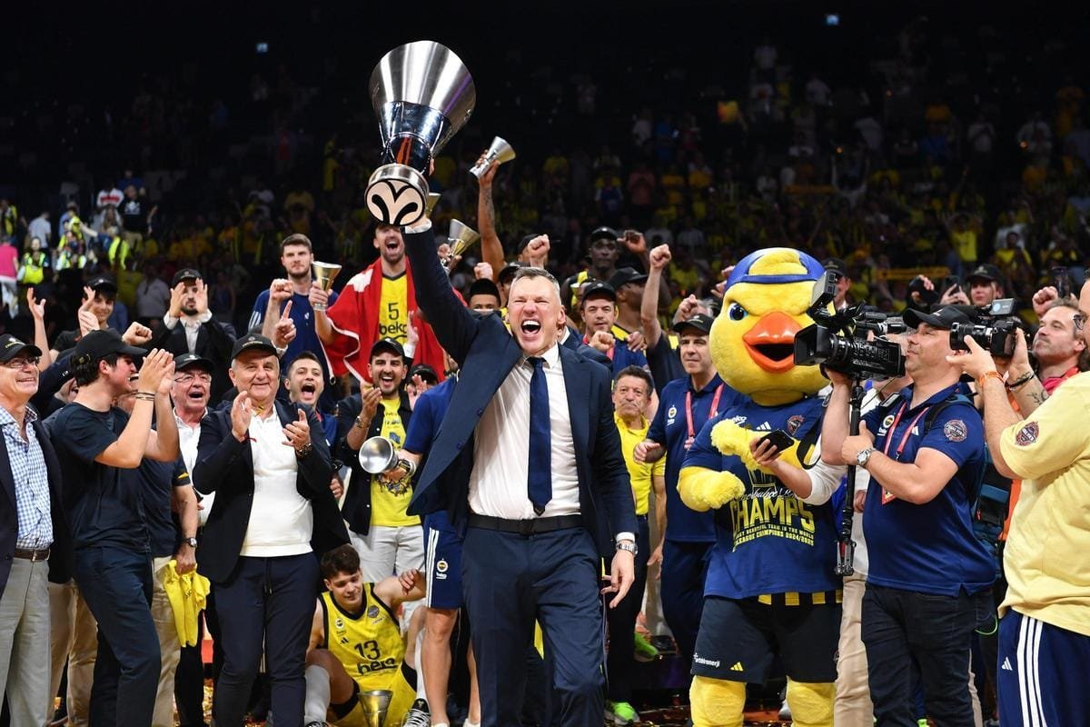 Jasikevicius seguirá en Fenerbahçe unos años más