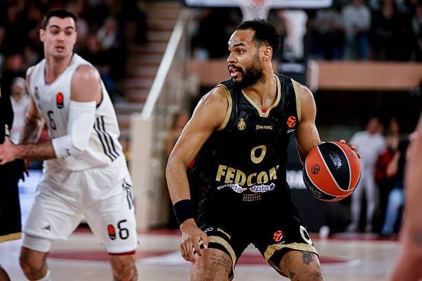 Okobo y James acaban con la resistencia blanca (100-95)