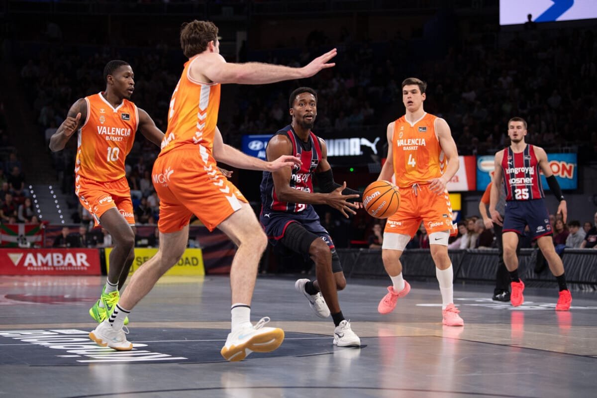 Simmons seguirá en Baskonia hasta final de temporada