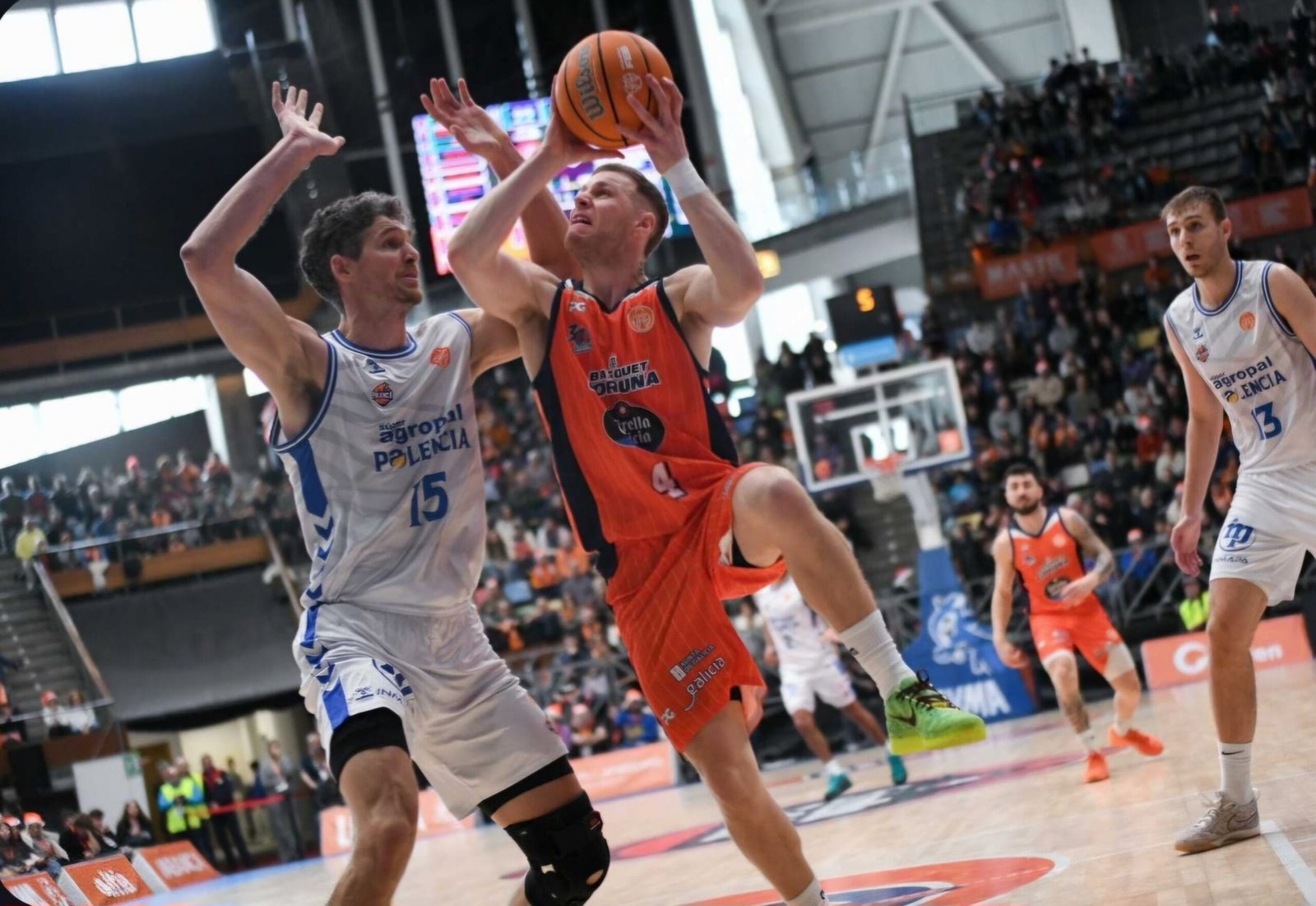 Leyma Coruña vence a Palencia y continúa intratable (82-75)