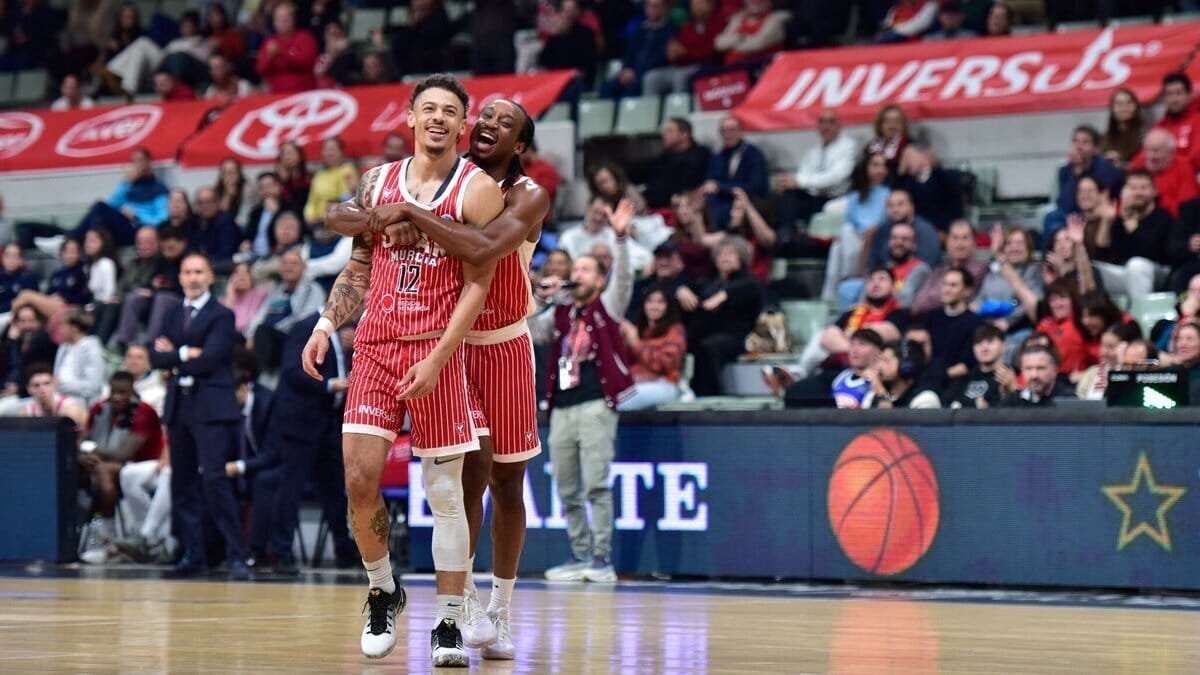 El UCAM Murcia arrasa al Falco en el inicio del Top-16